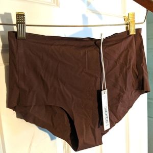 Everlane Invisible High-rise Hipster, size M